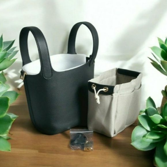 Black 12" Padlock & Key Bucket Bag - Nwot - Picture 10 of 12